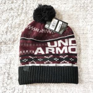 NWT UNDER ARMOR COLD GEAR LOGO HAT  WITH POM- POM